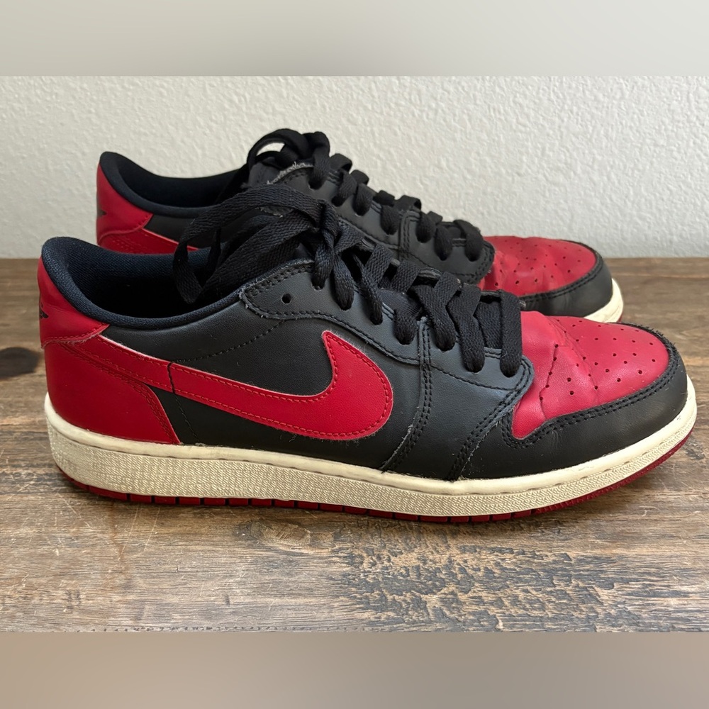 Air Jordan 1 Retro Low Bred (2015) collectible rare Black and Red Sneakers 7Y